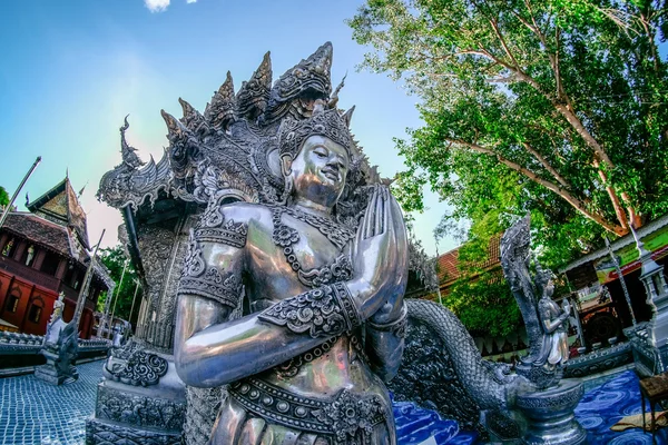Monasterio de plata en el templo de Wat srisuphan en Chiang Mai, Tailandia — Foto de Stock