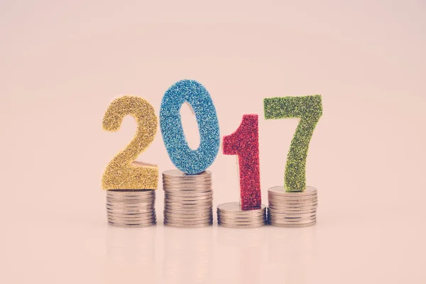Finanças de empresas. economizar dinheiro para o conceito de investimento 2017 e mon — Fotografia de Stock