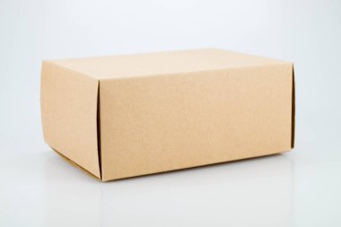 Beyaz arkaplanda kutu