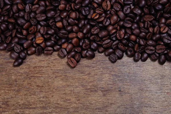 Кофе Бин на деревянном фоне с эффектом фильтра ретро-винтаж Стоковое Фото