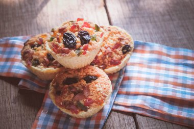 meyve tart yakın çekim ahşap üzerinde çilek ile