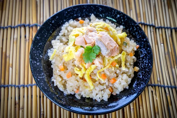 Thaifood fried rice with salmon and egg japanese style — Stock Photo, Image