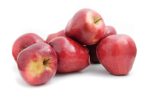 Manzana roja sobre fondo blanco — Foto de Stock