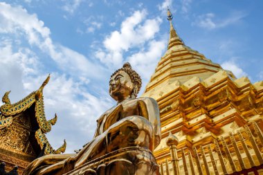 Wat Phra bu DOI Suthep altın Buda heykelinin turistik Chiang Mai, Thailand.Asia 's.