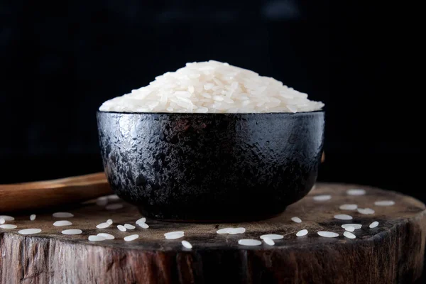 Witte rijst in een kopje de hoofdvoedsel van Aziaten — Stockfoto