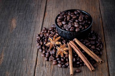 Kahve tarçın ile popüler içecek karışımı fasulye..