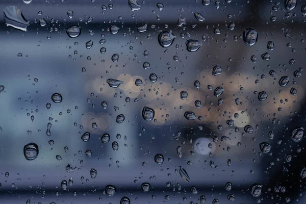 雨滴落在窗玻璃上 — 图库照片