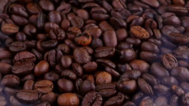 Kavrulmuş sıcak kahve ve duman karıştırma