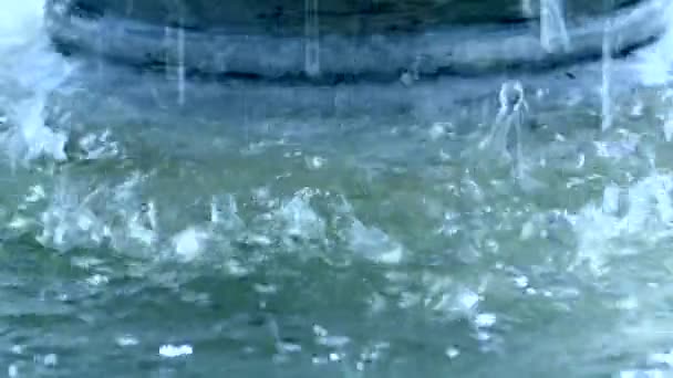 Heavy rain hit the water in the rainy season. — Stock Video