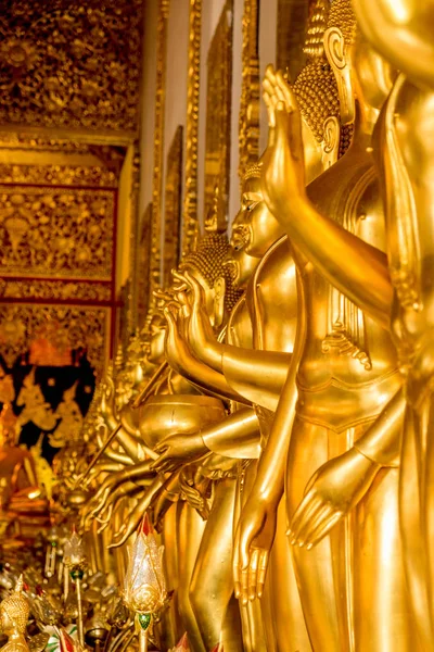 Пан Ден храм є Тайська храм, який розташований у північній частині Таїланду, він є одним з найкрасивіших і відомих тайські храми в Чіанг маи — стокове фото