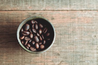 Filtre etkisi retro vintage tarzı ile popüler içecek kahve çekirdekleri