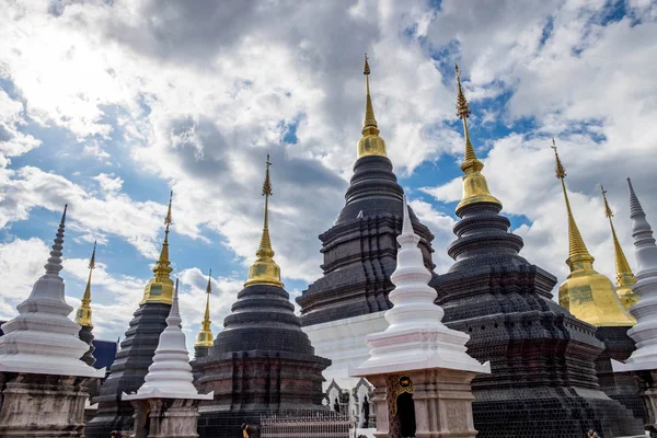 Ban Den Tapınağı Kuzey içinde bulunan Tay bir tapınaktır