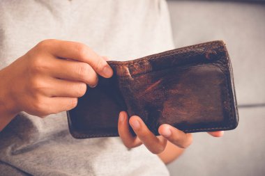 kurtarmak para yatırım kavramı kadınlar için filtre etkisi retro vintage tarzı cüzdanımı tutun