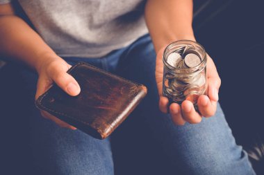 yatırım kavramı holding para filtre etkisi retro vintage tarzı kavanoza için tasarruf