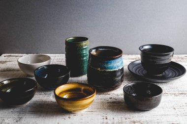 Çamurdan kalıp ve ısı ile filtre etkisi retro vintage tarzı ile yandı seramik kupa