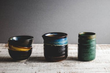 Çamurdan kalıp ve ısı ile filtre etkisi retro vintage tarzı ile yandı seramik kupa