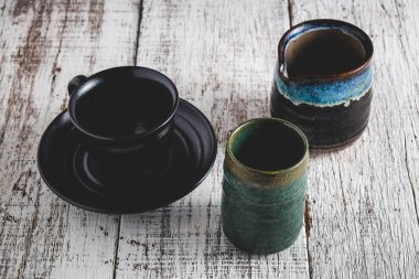 Çamurdan kalıp ve ısı ile filtre etkisi retro vintage tarzı ile yandı seramik kupa