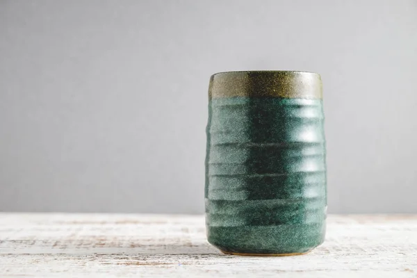 Keramische cup gevormd uit klei en verbrand met warmte met filter effect retro vintage stijl — Stockfoto