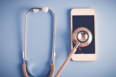 Tıbbi ekipman stetoskop ve filtre etkisi retro vintage tarzı ile hareket eden