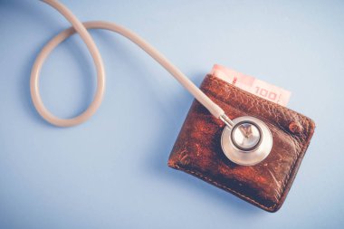 Filtre etkisi retro vintage tarzı ile yatırım kavramı stetoskop için para ve para tasarrufu