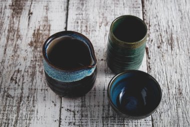 Çamurdan kalıp ve ısı ile filtre etkisi retro vintage tarzı ile yandı seramik kupa