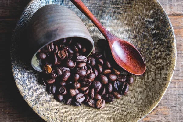 Filtre etkisi retro vintage tarzı ile popüler içecek kahve çekirdekleri