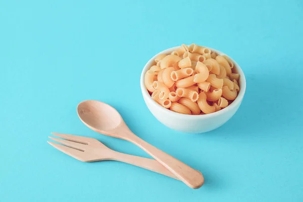 Comida italiana macarrão cru Para cozinhar alimentos feitos de farinha — Fotografia de Stock