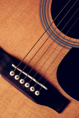 Klasik akustik gitar ile filtre doğurur fotoğrafı yakın çekim yukarı