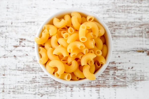 Comida italiana macarrão cru Para cozinhar alimentos feitos de farinha — Fotografia de Stock