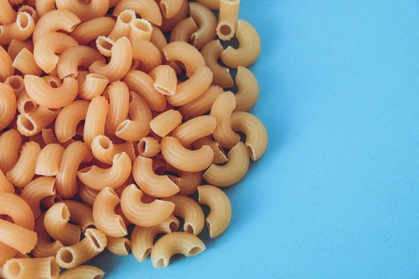 Comida italiana macarrão cru Para cozinhar alimentos feitos de farinha — Fotografia de Stock