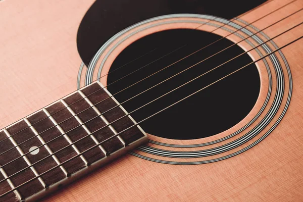 Photo prise de vue rapprochée de la guitare acoustique classique avec filtre effec — Photo