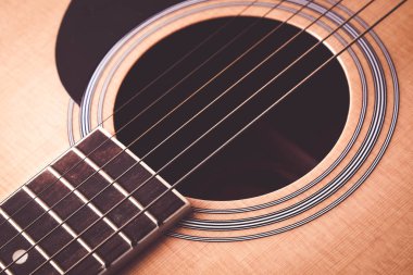 Klasik akustik gitar ile filtre doğurur fotoğrafı yakın çekim yukarı