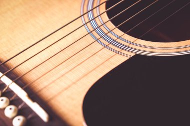 Klasik akustik gitar ile filtre doğurur fotoğrafı yakın çekim yukarı
