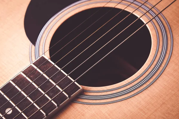 Photo prise de vue rapprochée de la guitare acoustique classique avec filtre effec — Photo