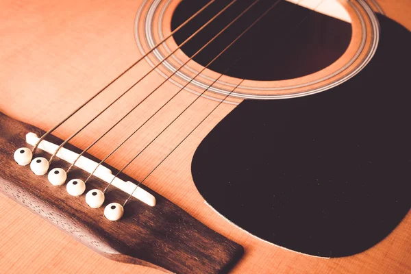 Photo prise de vue rapprochée de la guitare acoustique classique avec filtre effec — Photo