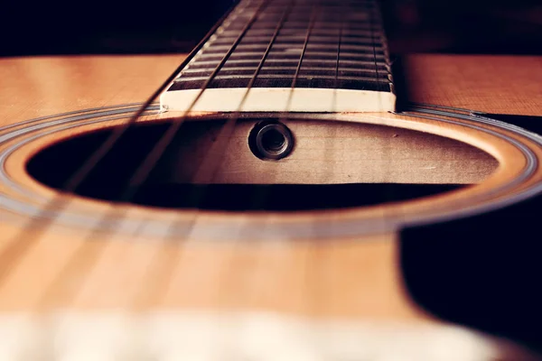 Photo prise de vue rapprochée de la guitare acoustique classique avec filtre effec — Photo