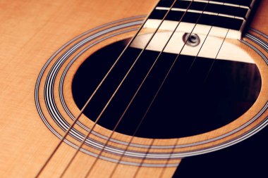 Klasik akustik gitar ile filtre doğurur fotoğrafı yakın çekim yukarı
