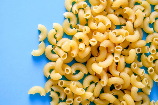 Comida italiana macarrão cru Para cozinhar alimentos feitos de farinha — Fotografia de Stock