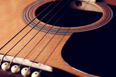 Klasik akustik gitar ile filtre doğurur fotoğrafı yakın çekim yukarı