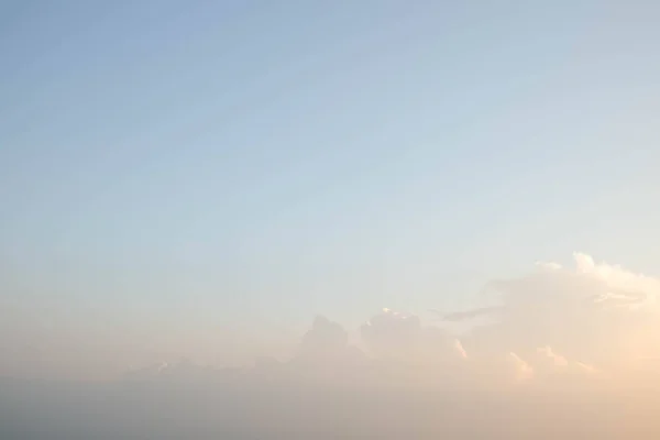 甘いパステル カラー フィルター効果 r と夕焼け空の背景の — ストック写真