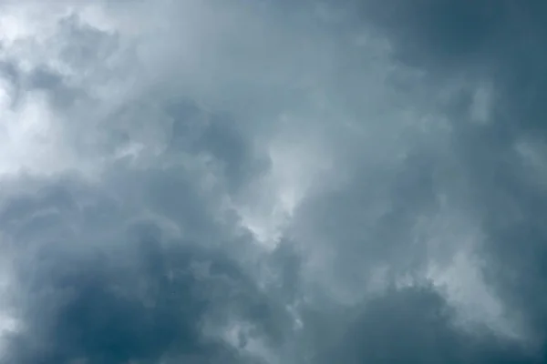 Nimbus clouds on summer sky before the rain — Stock Photo, Image