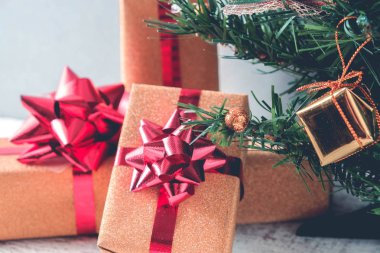 hediye kutusu için Noel ve mutlu yeni yıl filtre efekti ile ret