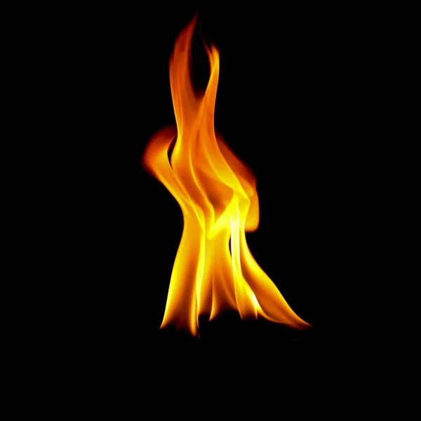 Очень горячий огонь абстрактный фон. пожар на черном фоне . — стоковое фото