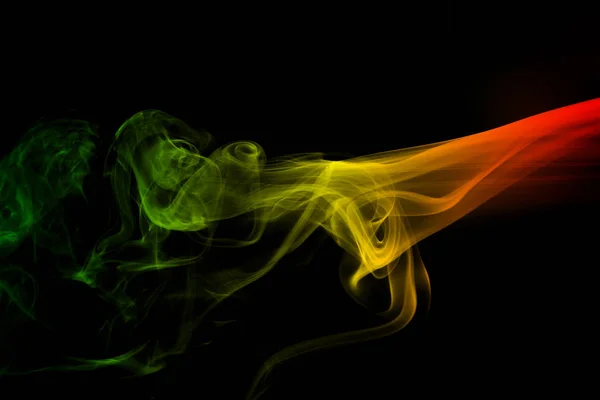 Absztrakt háttér füst görbék és a hullám reggae színű zöld, sárga, piros színű zászló a reggae zene — Stock Fotó