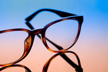 açık renkli Vintage gözlük. kostüm moda kavramı