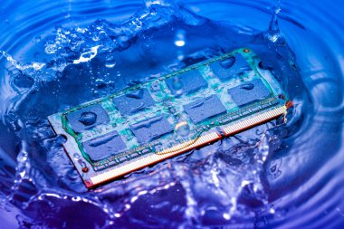 teknoloji siber elektronik kavramı. CPU ram bilgisayar düşmek içine 