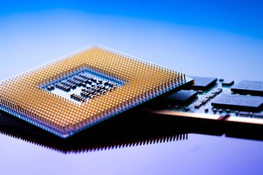 teknoloji siber elektronik kavramı. CPU ram bilgisayarda mavi li