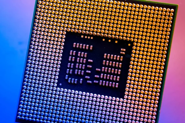 Tecnologia cyber-elettronica concetto. cpu ram computer su blu li — Foto Stock