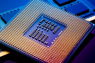 teknoloji siber elektronik kavramı. CPU ram bilgisayarda mavi li