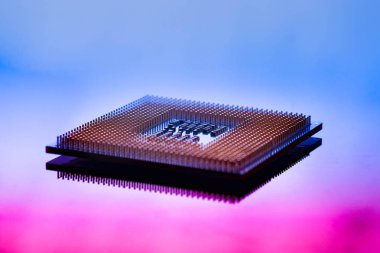 teknoloji siber elektronik kavramı. CPU ram bilgisayarda mavi li
